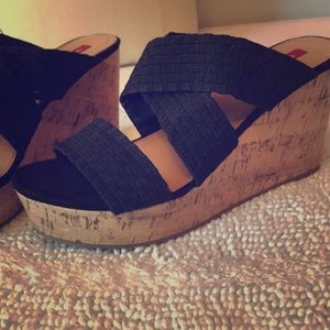 Black cork wedge